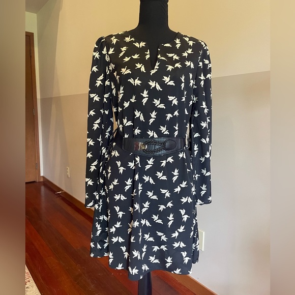 Elegant ad:hoc Dress with Belt Medium - Picture 2 of 10